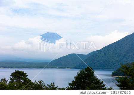 Mt. Fuji seen from Nakanokura Pass Mt. Fuji seen from Nakanokura Pass 101787935