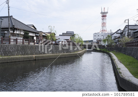 The streets of Sawara where many historical buildings remain 101789581