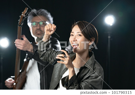 樂隊現場表演 101790315