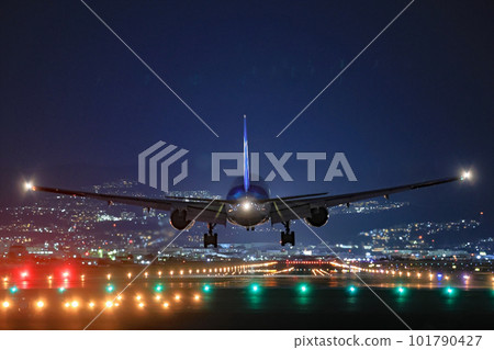 Takeoff and landing at Osaka Itami Airport Takeoff and landing at Osaka Itami Airport 101790427