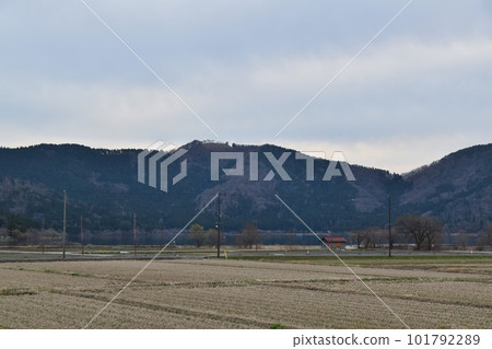 滋賀縣春天黃昏的餘後風光 101792289