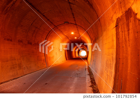 A tunnel 101792854