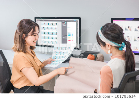 A woman who works as a fashion designer, apparel company, pattern maker, and stylist (product sample) 101793634