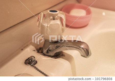 浴室水龍頭上的模具 浴室水龍頭上的模具 101796808