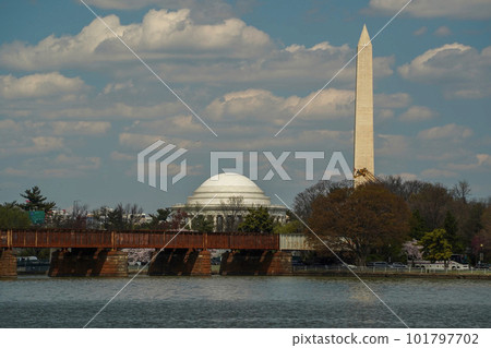 george washington monument cruise on potomac river washignton dc on riverboat water taxi 101797702