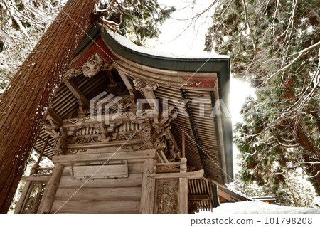 熊野大社在主神社後面的冬季（山形縣） 101798208