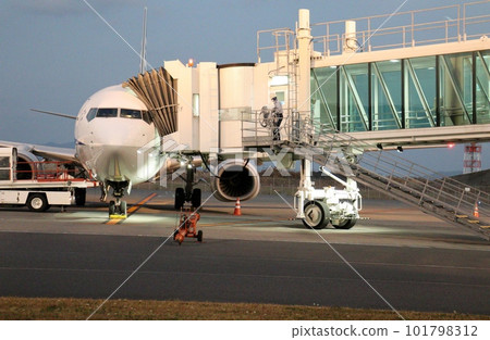 Airplane preparing to depart at the airport in the evening 101798312