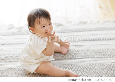 Baby sitting Baby sitting 101800070