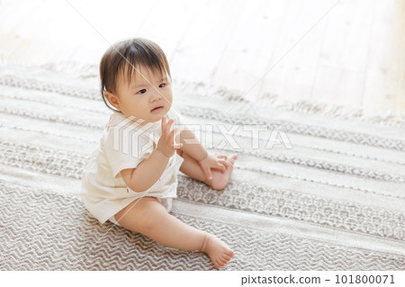 Baby sitting 101800071