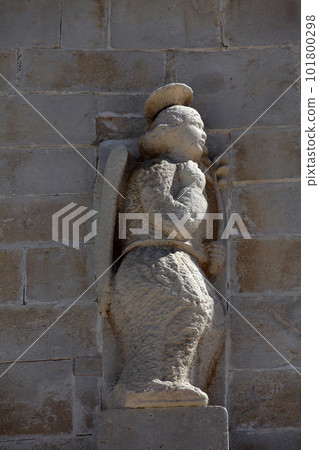 Archangel Gabriel, statue on the portal of Church of the Assumption of the Virgin in Pag, Croatia 101800298