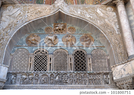 Symbols of the Four Evangelists, facade detail of St. Mark's Basilica, Venice, Italy Symbols of the Four Evangelists, facade detail of St. Mark's Basilica, Venice, Italy 101800751