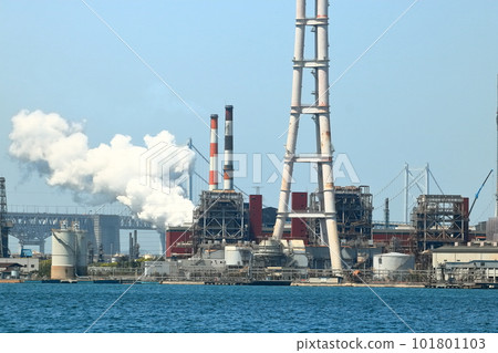 [Kagawa Prefecture] Sunny weather at Shikoku Electric Power Sakaide Power Station (thermal power plant) 101801103