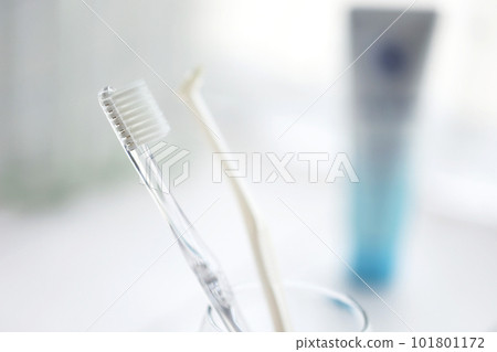 牙刷和一簇牙刷牙齒圖像 牙刷和一簇牙刷牙齒圖像 101801172