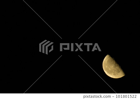 Takekawa-cho, Hokuto City, the waning moon that has just risen to age 22.4 (Position: lower right) 101801522