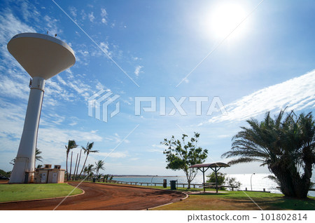 西澳大利亞州黑德蘭港明亮的海濱 101802814