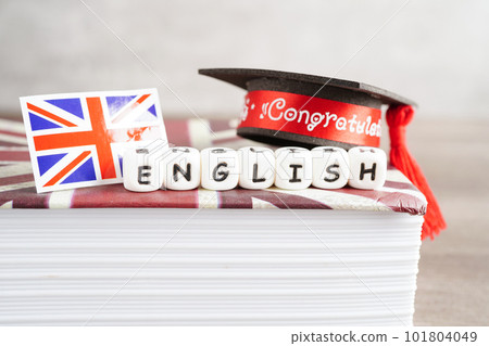 English book with graduate hat, learning and tutorial for foreigner. English book with graduate hat, learning and tutorial for foreigner. 101804049