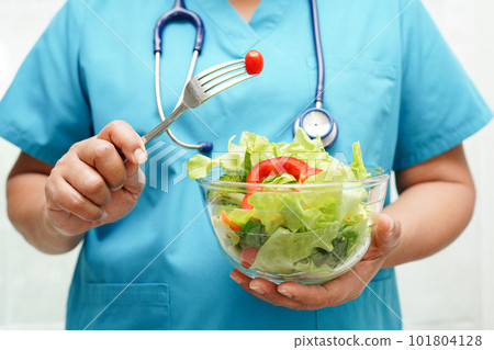 Asian Nutritionist holding healthy food for patient in hospital, nutrition and vitamin. 101804128