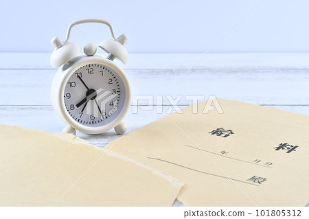 Image of unemployment benefits period with pay bag and clock Image of unemployment benefits period with pay bag and clock 101805312