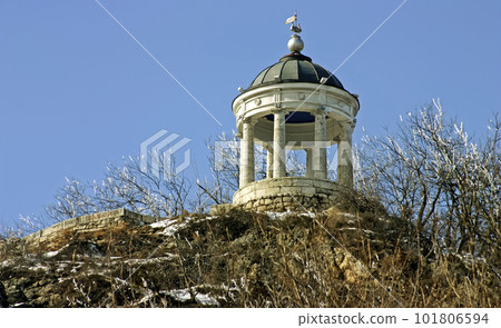 Aeolus harp on the mountain. 101806594