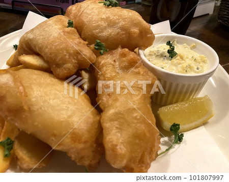 [Gourmet] Freshly fried fish and chips 101807997