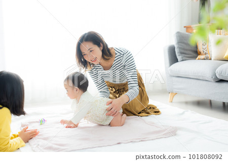 Living room baby parent and child Living room baby parent and child 101808092