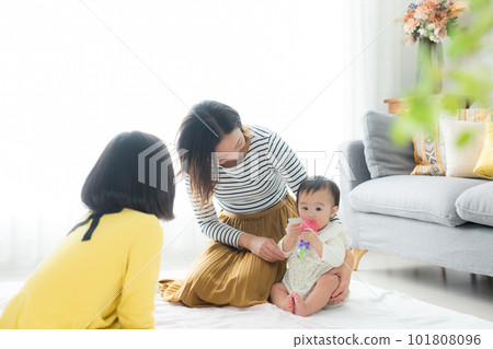 Living room baby parent and child 101808096