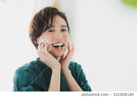 A woman with short hair 101808180