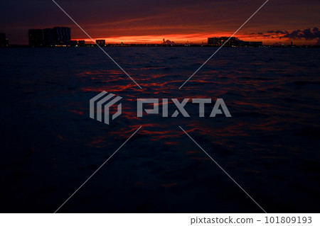 Sunrise or sunrise overlooking the sea and a line of hotels in Cancun 101809193