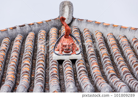 沖繩屋頂風獅爺 101809289