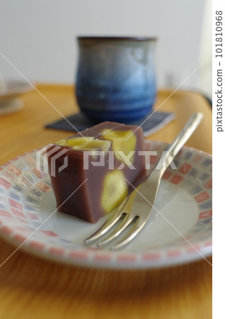 Chestnut yokan with big chestnuts Chestnut yokan with big chestnuts 101810968