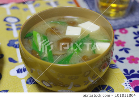 Warm and delicious homemade miso soup 101811804