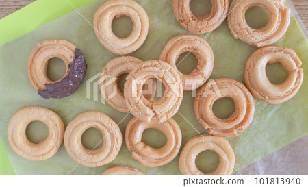 Image of fried donuts made with rice flour 101813940