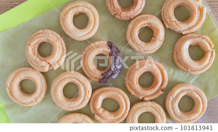 Image of fried donuts made with rice flour 101813941