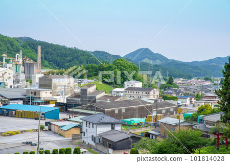 從片山公園附近眺望與石灰工廠共存的景觀栃木縣佐野市 101814028
