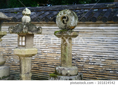 Iwashimizu Hachimangu Nobunaga wall and stone lantern Iwashimizu Hachimangu Nobunaga wall and stone lantern 101814542