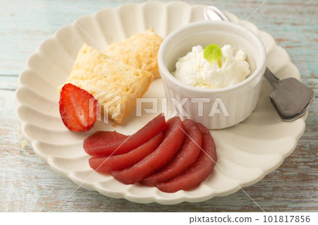 Apple compote and stick pie, fromage blanc Apple compote and stick pie, fromage blanc 101817856