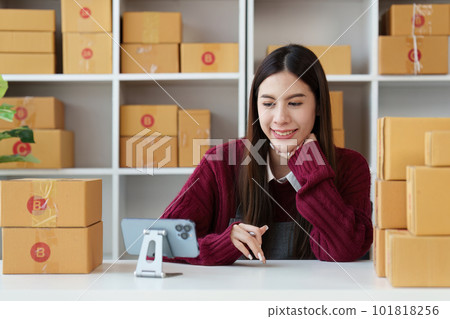 Small businesses SME owners female entrepreneurs check online orders to prepare to pack the boxes, sell to customers, sme business ideas online Small businesses SME owners female entrepreneurs check online orders to prepare to pack the boxes, sell to customers, sme business ideas online 101818256