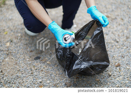 garbage, cleaning, woman 101819021