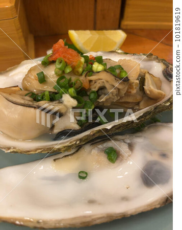 Grilled oysters 101819619