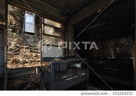Ruins/Abandoned Houses, Collapsed Dining Halls/Set-up Shops Ruins/Abandoned Houses, Collapsed Dining Halls/Set-up Shops 101820352