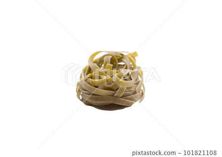 Italian fettuccine pasta in the form of a nest. 101821108