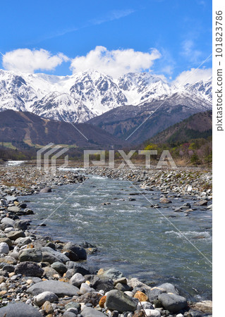 春殘雪白馬三山 春殘雪白馬三山 101823786