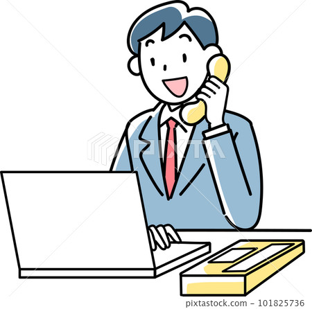 商人一邊看著電腦一邊微笑著接電話 101825736