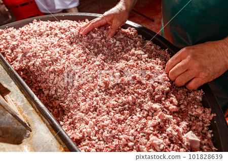 Process of sausage manufacturing Process of sausage manufacturing 101828639