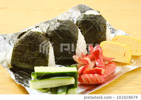 似乎是昭和時代遠足記憶的飯糰 101828674