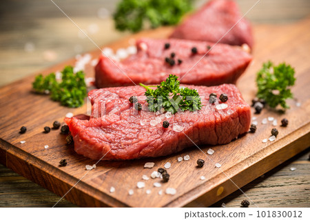 Fresh raw beef Fresh raw beef 101830012