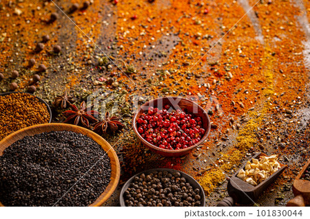Set of condiments 101830044