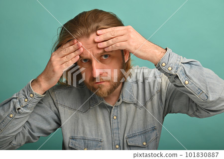 Man in front of mirrror looking at his wrinkles 101830887