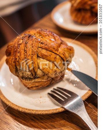 美味的肉桂捲甜點 101831087