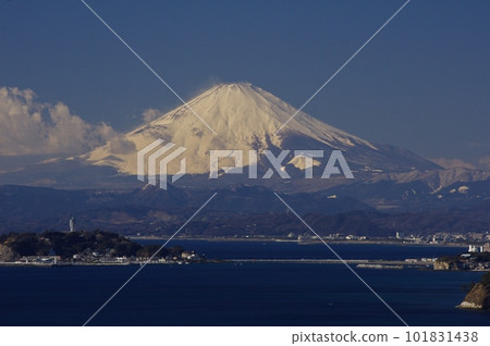 Fuji in winter from Zushi coast Fuji in winter from Zushi coast 101831438